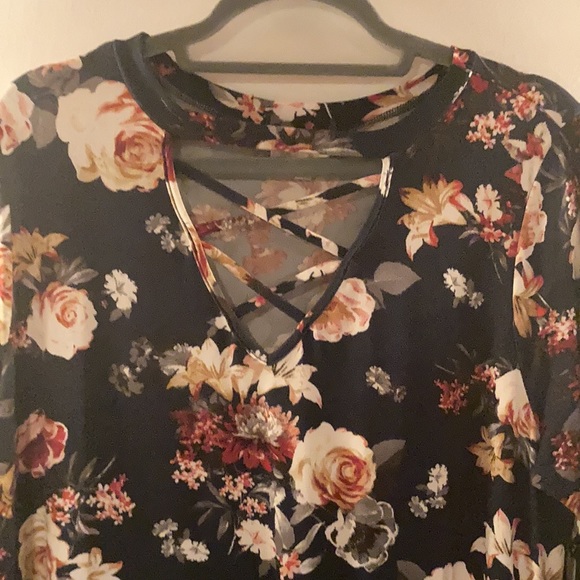 1X Fig & Olive Dark Blue Floral 3/4 sleeve dress PLUS strappy v neck - Picture 3 of 6